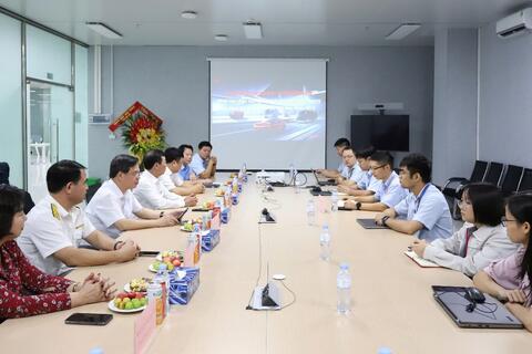 CHỦ TỊCH ỦY BAN NHÂN DÂN TỈNH THĂM, ĐỘNG VIÊN DOANH NGHIỆP NHÂN DỊP KỶ NIỆM NGÀY DOANH NHÂN VIỆT NAM 13/10