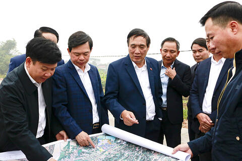 Bí thư Tỉnh uỷ kiểm tra tiến độ công trình, dự án tại thị xã Phú Thọ